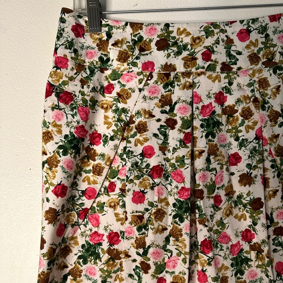 Adorable XXI Floral Pleated Mini Skirt with Pockets Size M - Picture 2 of 7